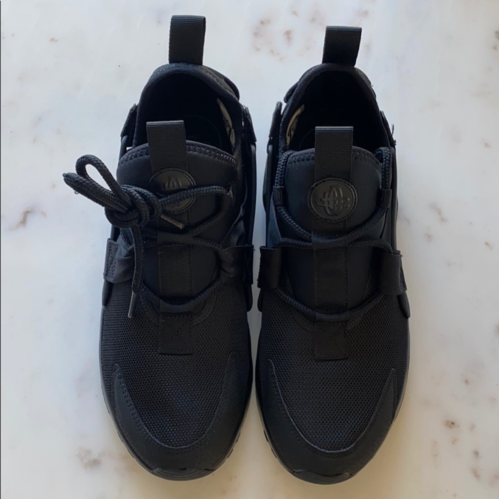 New Nike Air huarache city triple black - Picture 7 of 8
